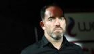 وسط أنباء إقالته.. سواريس يغادر مؤتمر الأهلي المصري بعد 3 رسائل غاضبة