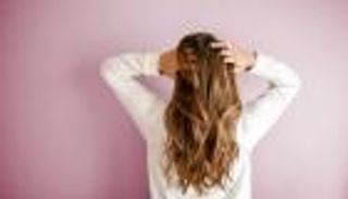 تعزيز صحة الشعر.. فيتامينات ومعادن لا غنى عنها