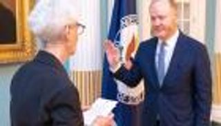 إنهاء قطيعة "ربع قرن".. سفير أمريكا يتسلم مهامه في السودان