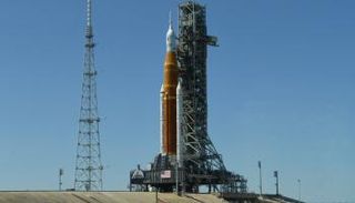 صاروخ وكبسولة 