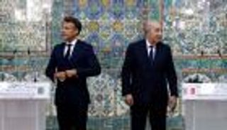 الذاكرة والإرهاب وأوكرانيا.. السياسة الفرنسية ترافق ماكرون بالجزائر