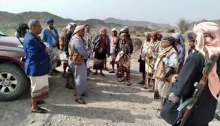 قيادات قبلية خلال التوسط لدى الحوثي لفتح طريق إلى جيشان في محافظة أبين