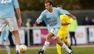 ماكرون خلال مباراة خيرية - أرشيفية