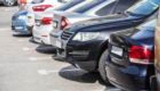 حادث مأساوي.. وفاة طفل بعد تركه في سيارة معرضة للشمس