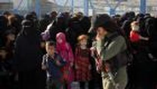 مخيم الهول.. داعشيات تحت حراسة الأيادي الناعمة (صور)