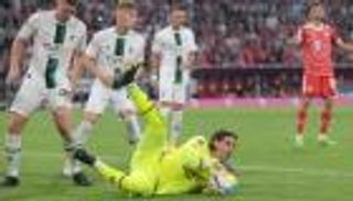 10 من 10.. حارس مرمى يدخل التاريخ بسبب طوفان بايرن ميونخ (فيديو)