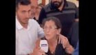 أول ظهور لوالدة جورج الراسي في جنازته.. كلمات تُدمي القلوب (فيديو)