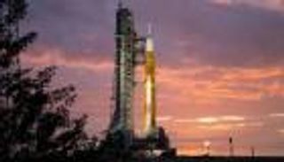 ناسا تستعد لإطلاق "أقوى صواريخها" إلى القمر خلال ساعات