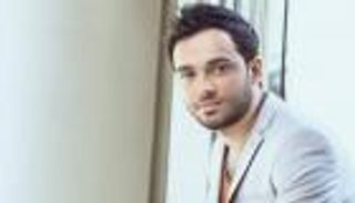 رامي جمال يفي بوعده للمطرب النقّاش أحمد سالم (فيديو)