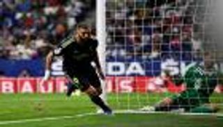 ترتيب الدوري الإسباني.. بنزيما يمنح ريال مدريد الصدارة بثنائية متأخرة.. وبرشلونة يطارده