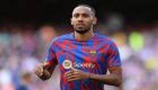 سرقة وضرب وتهديد بالسلاح.. ليلة رعب عاشها أوباميانج في برشلونة