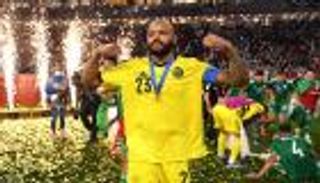 معوض مبولحي.. مزدوج جنسية مرشح لحماية عرين منتخب الجزائر