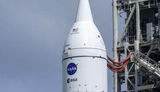 الصاروخ المقرر إرساله إلى القمر