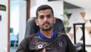 الدوري السعودي.. بطاقة خرافية تنقل حارسا من الهلال إلى الاتحاد