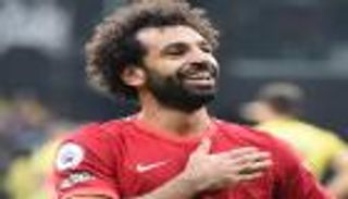 برسالة عن التنس.. محمد صلاح يتسلم جائزة قديمة في البريميرليج (فيديو)