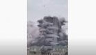 في 15 ثانية.. تفجير ناطحتي سحاب بالهند (فيديو)