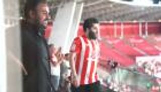 رسالة وصورة.. لاعب ريال مدريد السابق يثير غضب تركي آل الشيخ