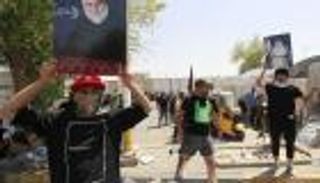 مقتدى الصدر يمهل أنصاره 60 دقيقة للانسحاب ويعتذر للشعب العراقي