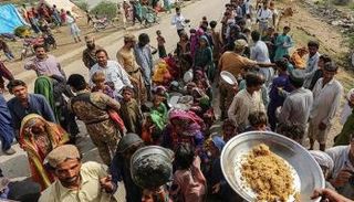 مخيمات متضرري الفيضانات تعاني التكدس