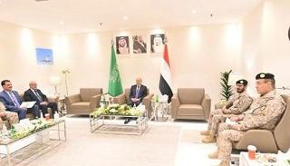 لقاء رئيس مجلس القيادة الرئاسي بقائد قوات التحالف