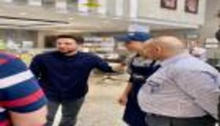 بالصور.. ولي عهد الأردن في متجر حلويات.. ماذا فعل؟