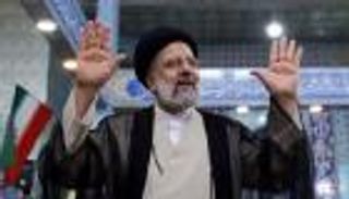 شبهات فساد.. إيران تعتقل مسؤولا بارزا في حكومة رئيسي