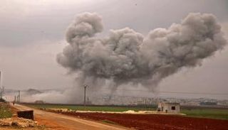 دخان متصاعد جراء قصف سابق في حلب - أرشيفية