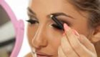 استعادة الحواجب.. 3 خطوات سهلة لعيون ساحرة