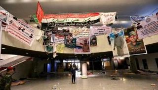 باحة البرلمان العراقي بعد انسحاب أتباع الصدر من المنطقة الرئاسية