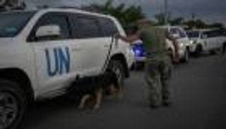 رحلة "نووية" إلى زابوريجيا.. متاريس وتفتيش بالكلاب (صور)