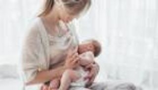 أزهري يرد على جدل "إرضاع الأم أطفالها بأجر" (خاص)