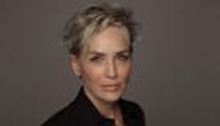 صور شارون ستون.. إطلالة بالبكيني تكشف قوامها الممشوق