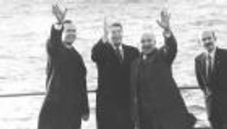 جورباتشوف وريجان وبوش الأب.. عداء وصداقة