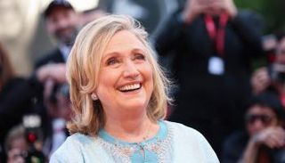 هيلاري كلينتون لدى وصولها المهرجان