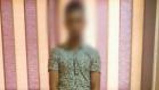 يسرق هاتفا من مصلٍ داخل المسجد.. وكاميرا المراقبة تكشفه