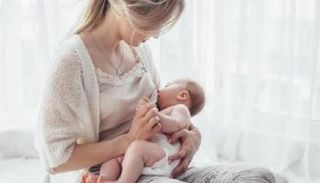 البعض يرى أن الزوجة غير ملزمة بالرضاعة- أرشيفية