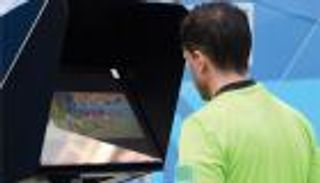 حدث تاريخي.. الكشف عن كواليس غرفة الـvar في الدوري المصري (فيديو)