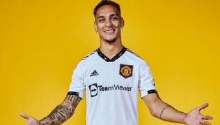 أنتوني بقميص مانشستر يونايتد