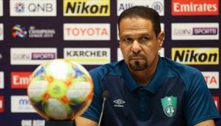 يوسف عنبر مدرب الأهلي الجديد