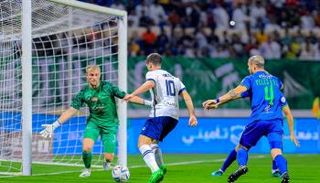 من مباراة الهلال والفتح في الدوري السعودي