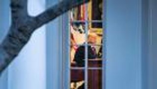 منها اغتيال كينيدي.. وثائق تكشف ولع ترامب بكشف خزائن الأسرار