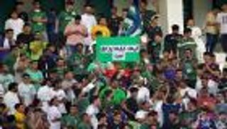 من الدرجة الثانية.. جماهير الأهلي السعودي تصنع الحدث (فيديو)