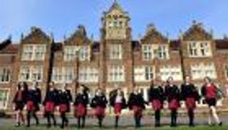 مدارس بريطانيا تتقشف.. تدفئة أقل وفصول أكبر وإلغاء الرحلات