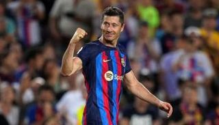 روبرت ليفاندوفسكي مهاجم برشلونة