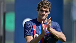 ماركوس ألونسو لاعب برشلونة الجديد