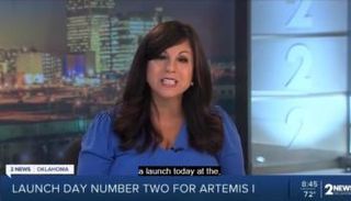 المذيعة جولي تشين وهي تتلعثم على الهواء