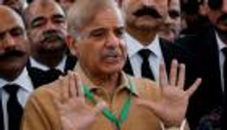 رئيس وزراء باكستان يثمّن الدعم الإماراتي لمتضرري الفيضانات