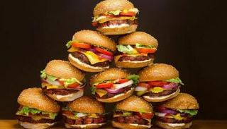 الأغذية المصنعة تزيد خطر الإصابة بسرطان القولون