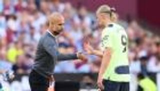 جوارديولا يجيب.. هل يلعب هالاند دور ميسي ورونالدو مع مانشستر سيتي؟