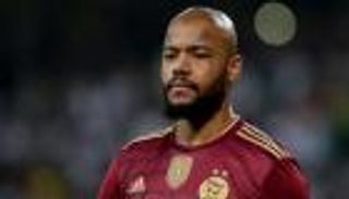 هل سيبقى مبولحي مع منتخب الجزائر رغم البطالة؟ منافسه يرد